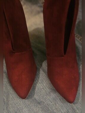 Women's Pointed Toe Suede Pump - Dark Burgundy